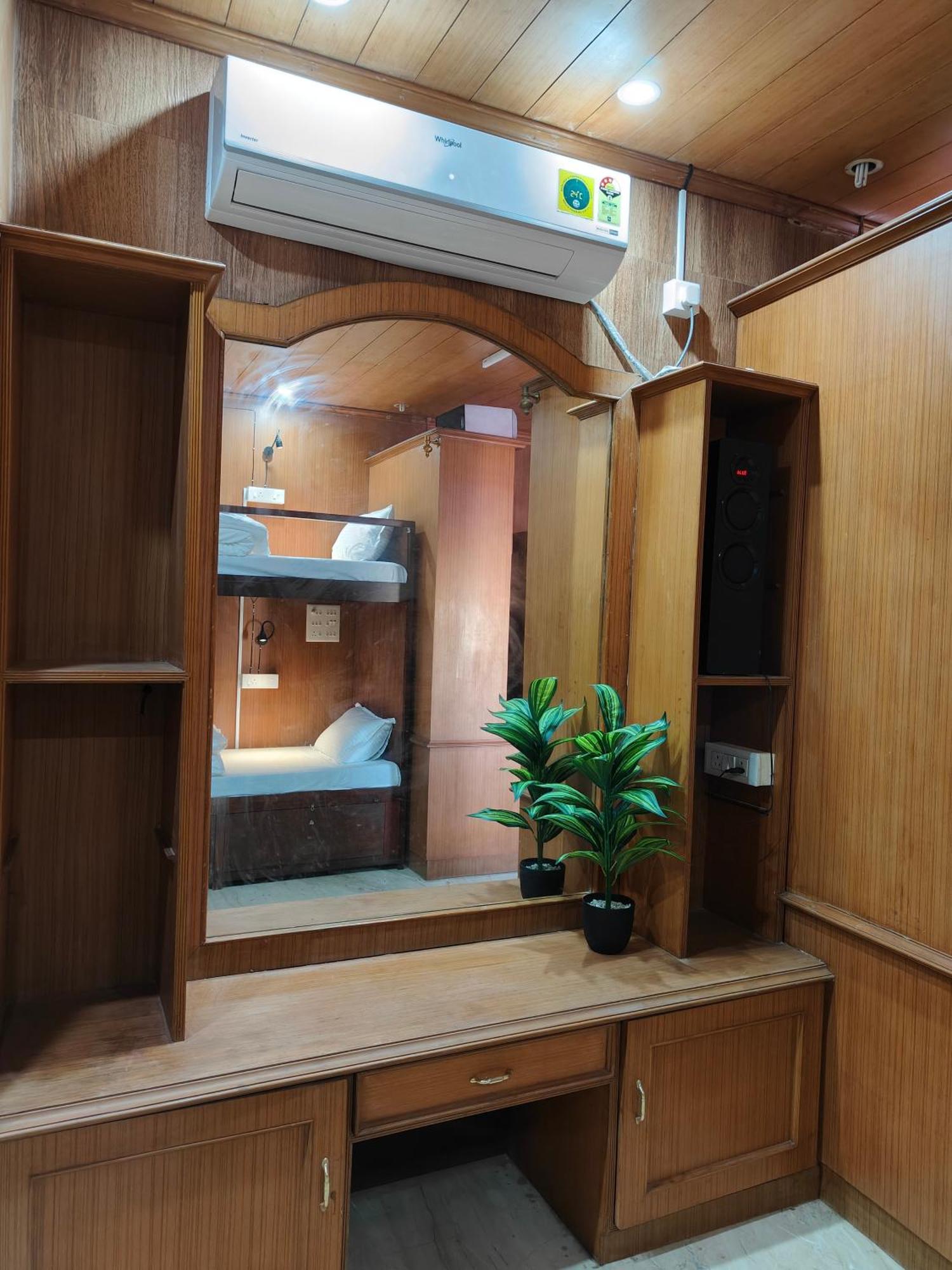 Unpack Hostel Пудучеррі Екстер'єр фото